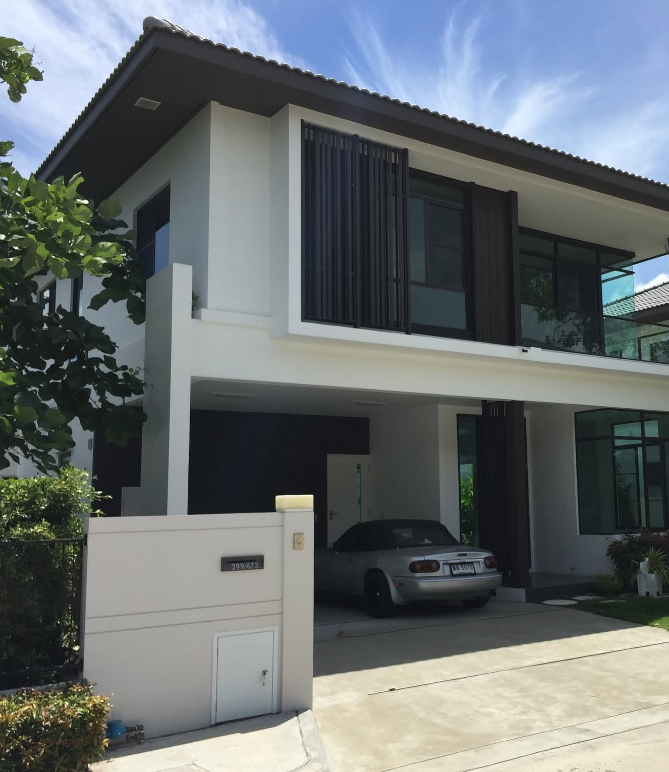 ภาพถ่ายภายนอกบ้านเดี่ยวสองชั้นสไตล์โมเดิร์น